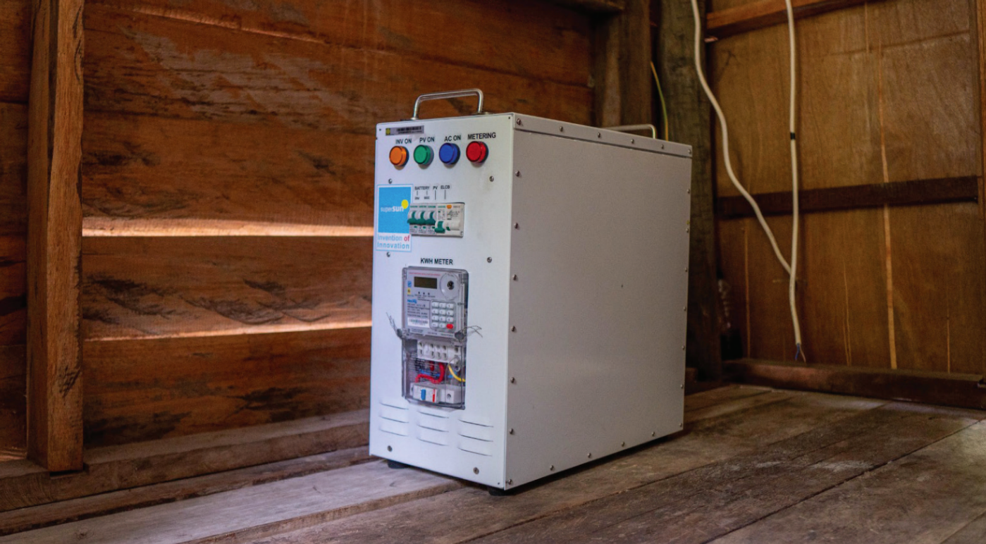 SuperSUN units consist of solar panels, batteries, a power inverter and a smart meter.