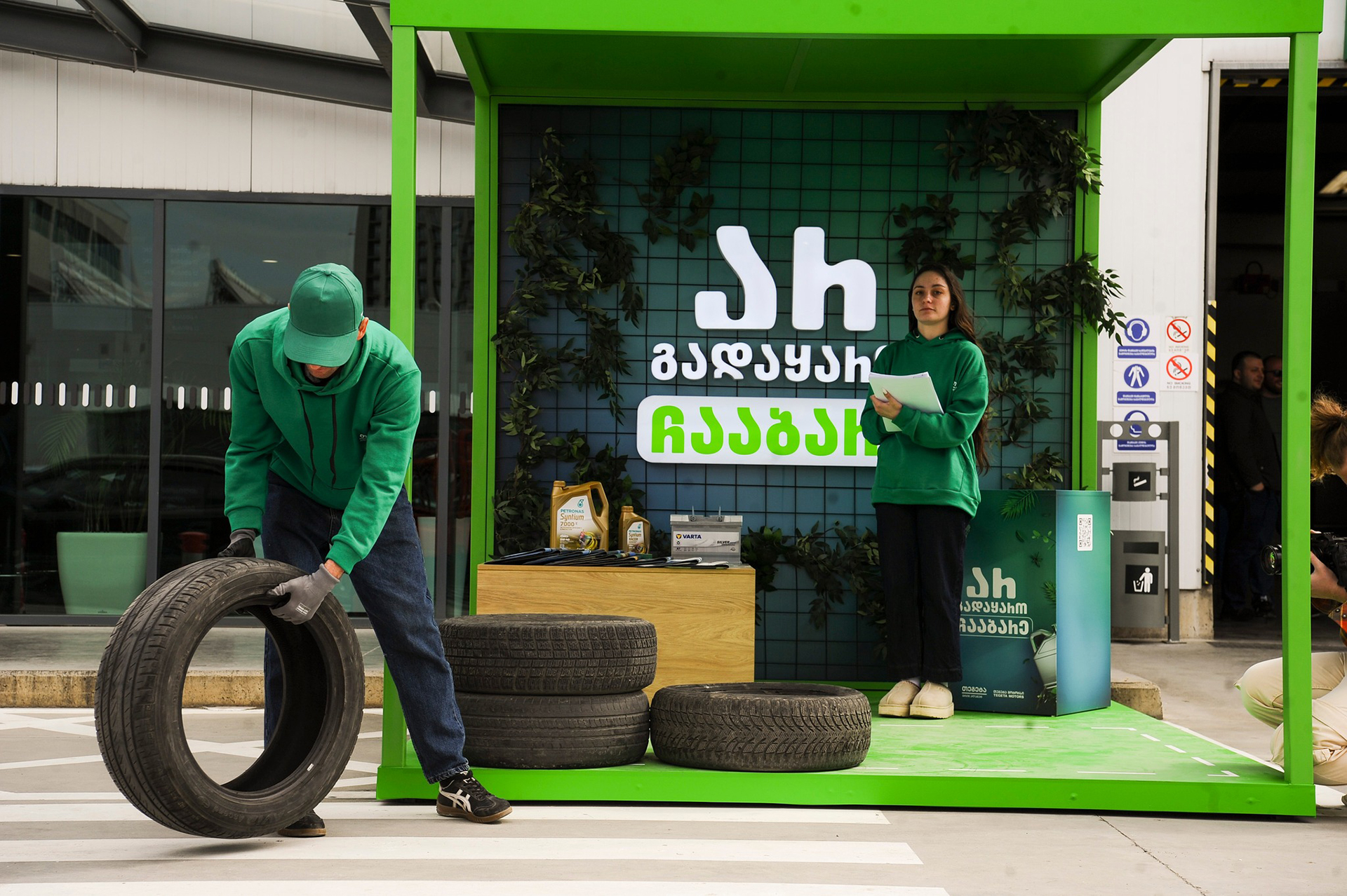 Collecting point for waste tires