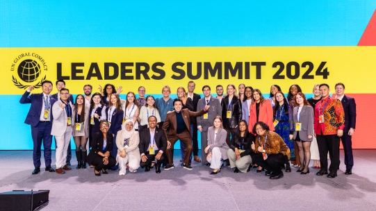 happy crowd on stage at leaders summit